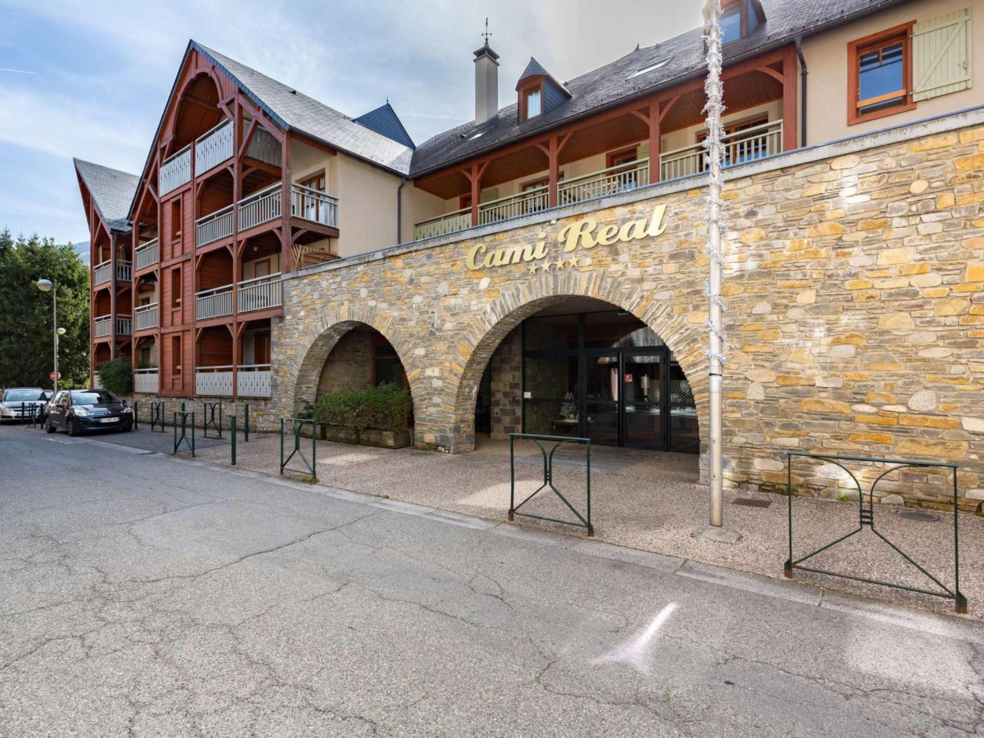 Appartement Duplex Centre Saint-Lary Avec Piscine, Sauna Et Parking - Fr-1-296-395 ภายนอก รูปภาพ